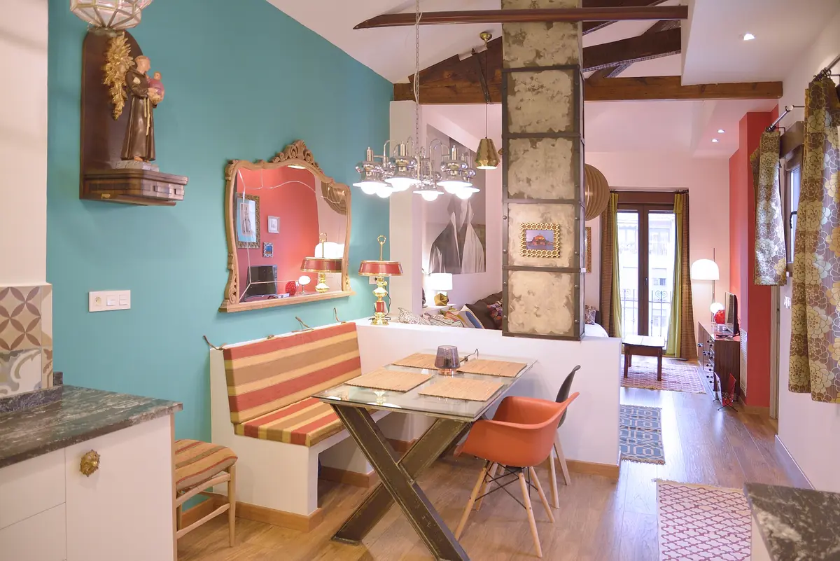 Salón decorado del apartamento Casa del Mercado en Zaragoza